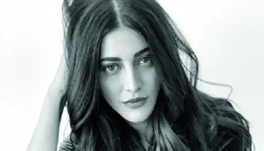 This picture of Salaar actress Shruti Haasan reminds us about KGFverse?